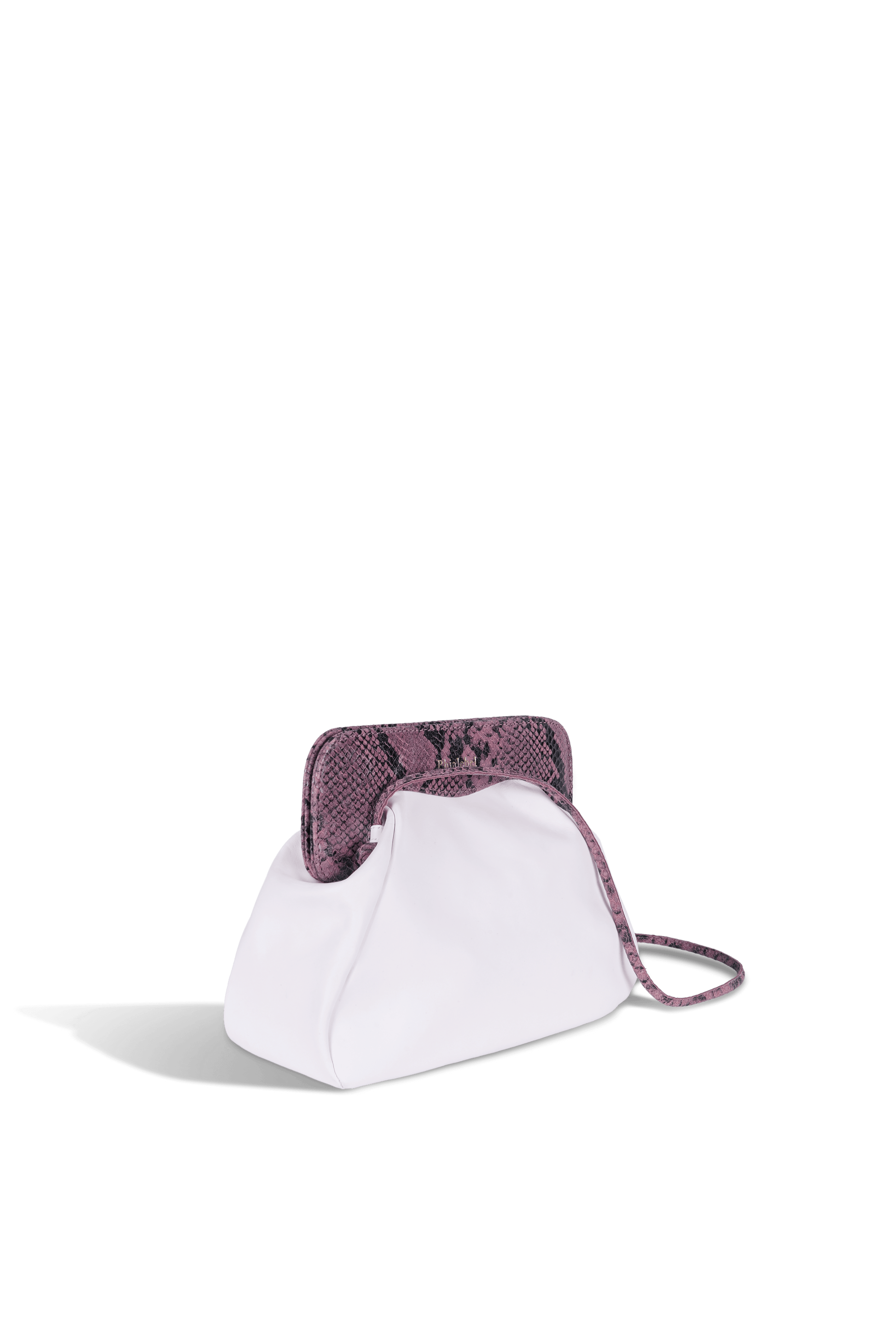 Bolso de piel blanco de Phialebel con boquilla morada efecto piton. Hecho en España