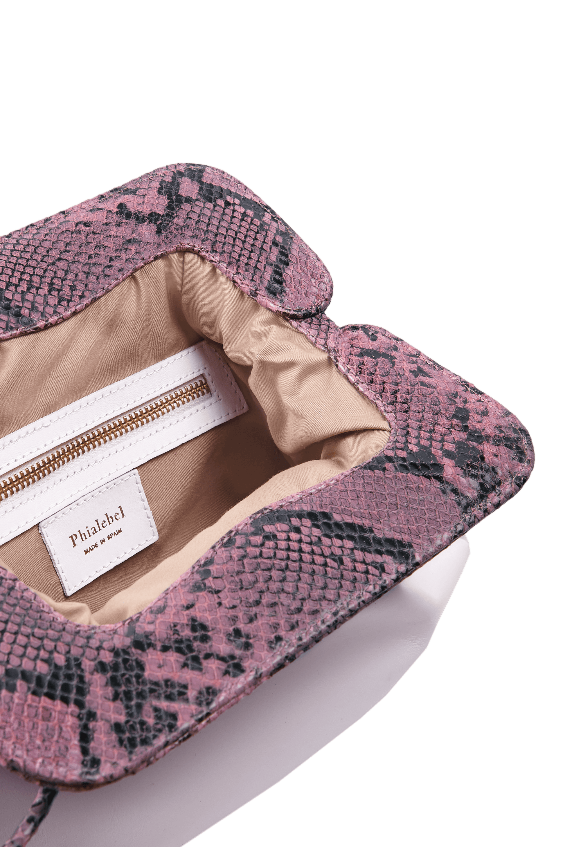 Bolso de piel blanco de Phialebel con boquilla morada efecto piton. Hecho en España