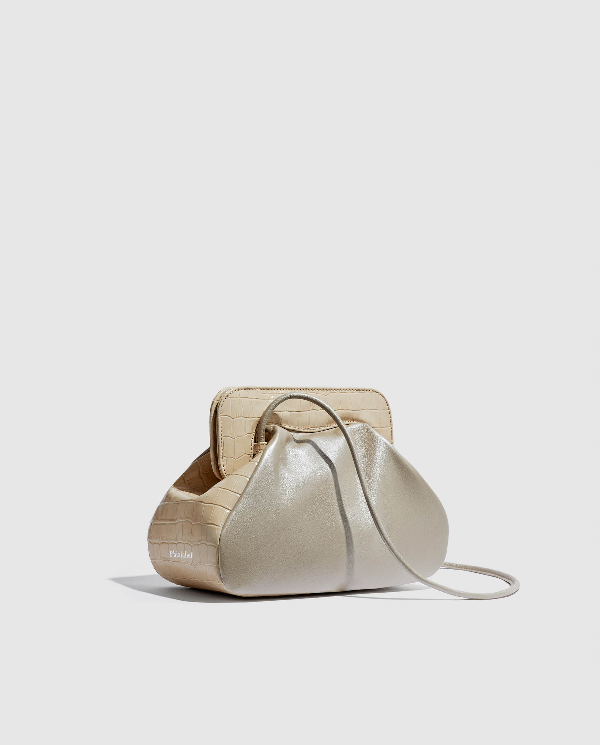 Bolso de hombro Phialebel fabricado en España en piel beige.