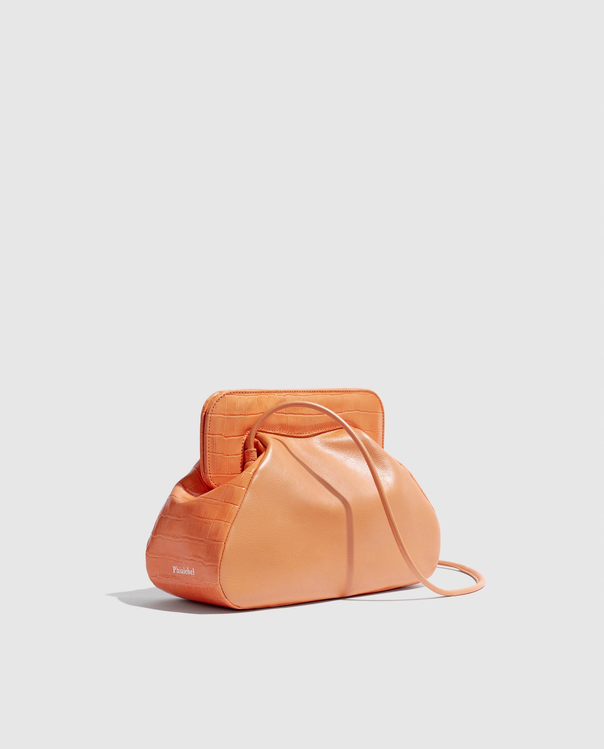 Bolso de hombro Phialebel fabricado en España en piel naranja.