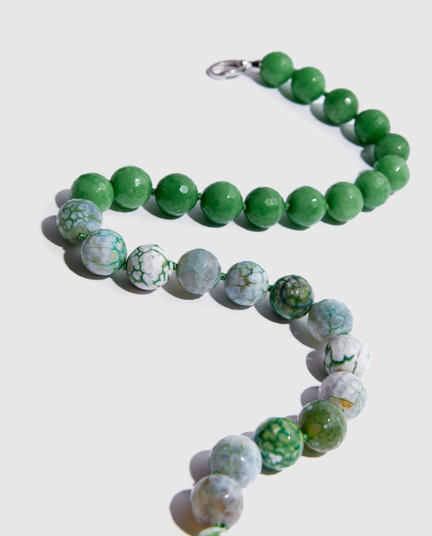 Collar en piedras naturales verdes