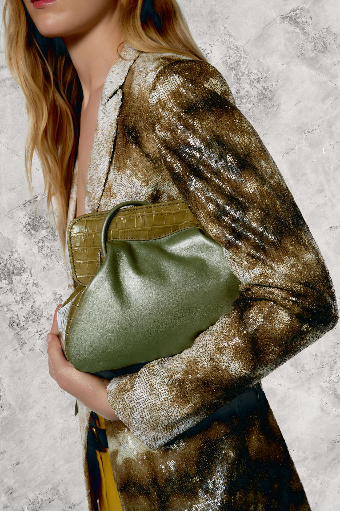 Bolso de hombro Phialebel fabricado en España en piel verde oliva.