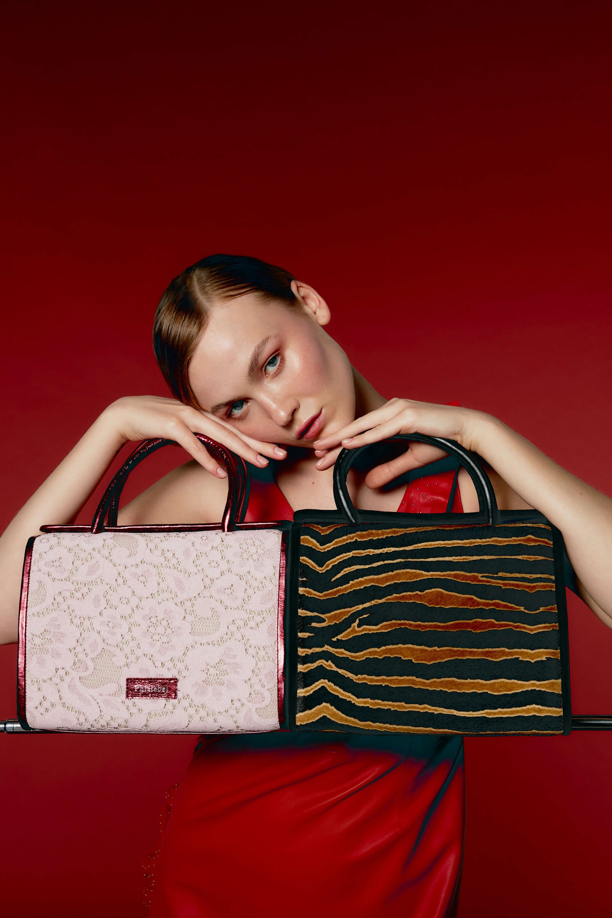 Bolso de mano de encaje rosa Phialebel