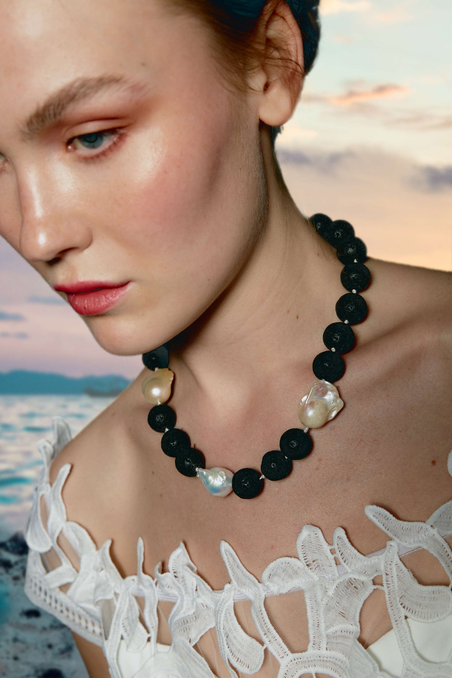 Collar piedras volcánicas y perla madre