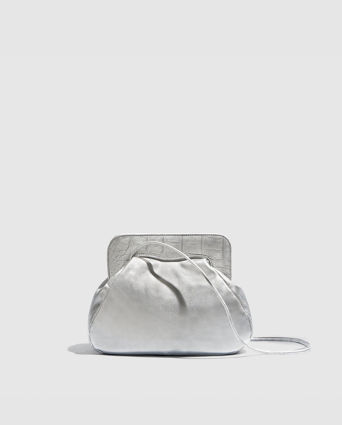 Bolso de mano plateado