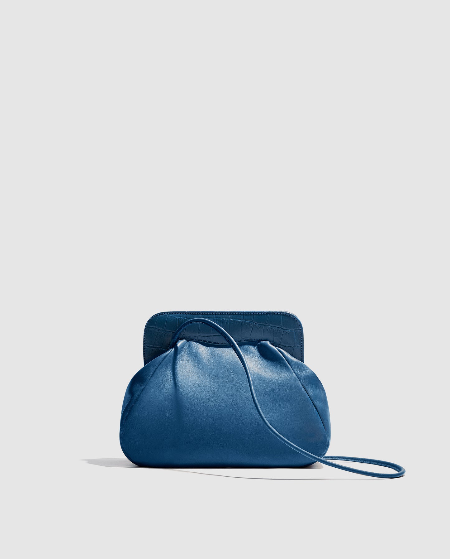Bolso de hombro azul brillante