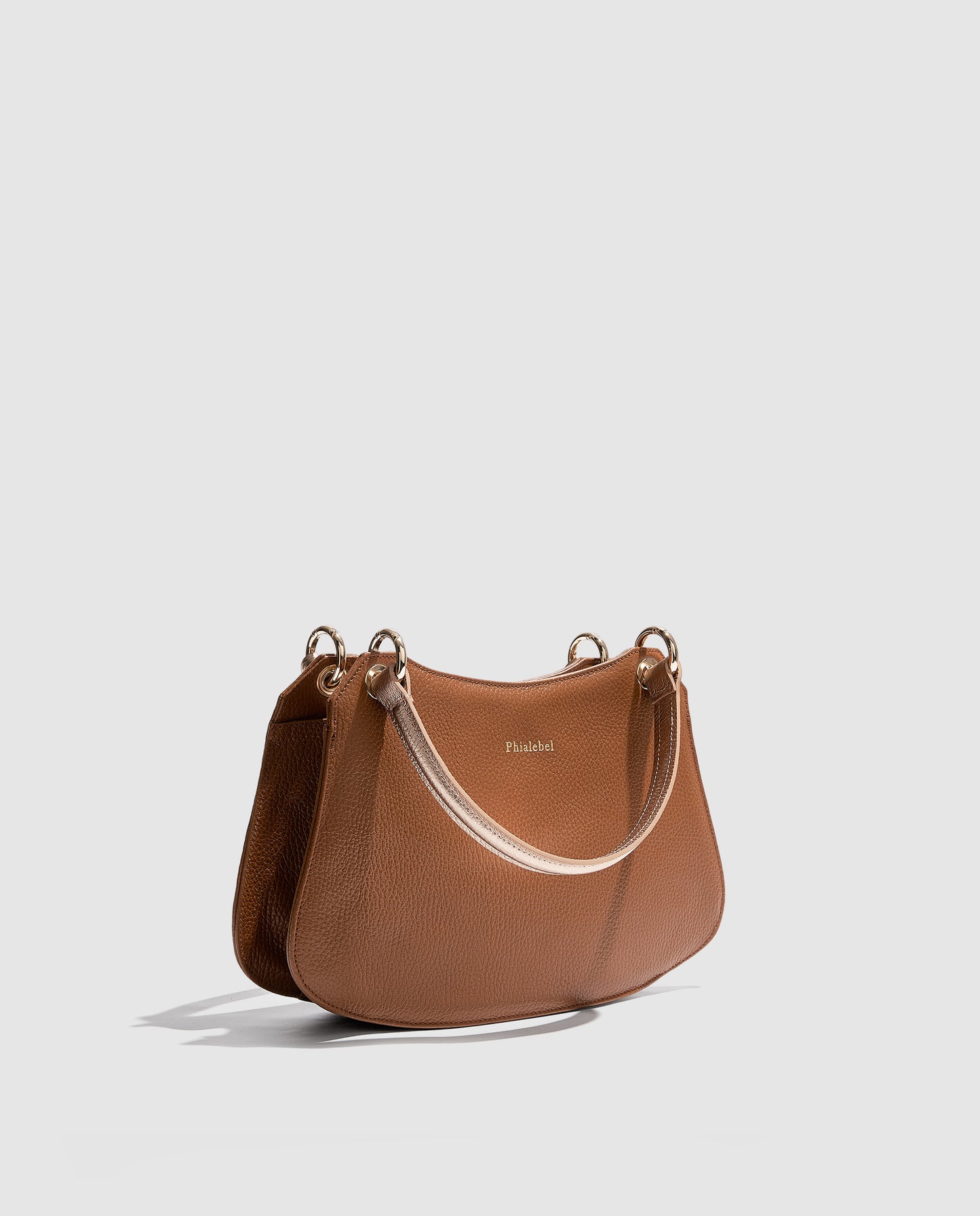Bolso camel y dorado en acabado metalizado