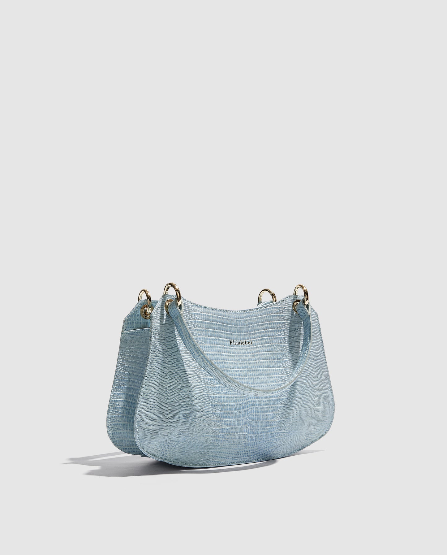 Bolso azul claro metalizado con argollas doradas