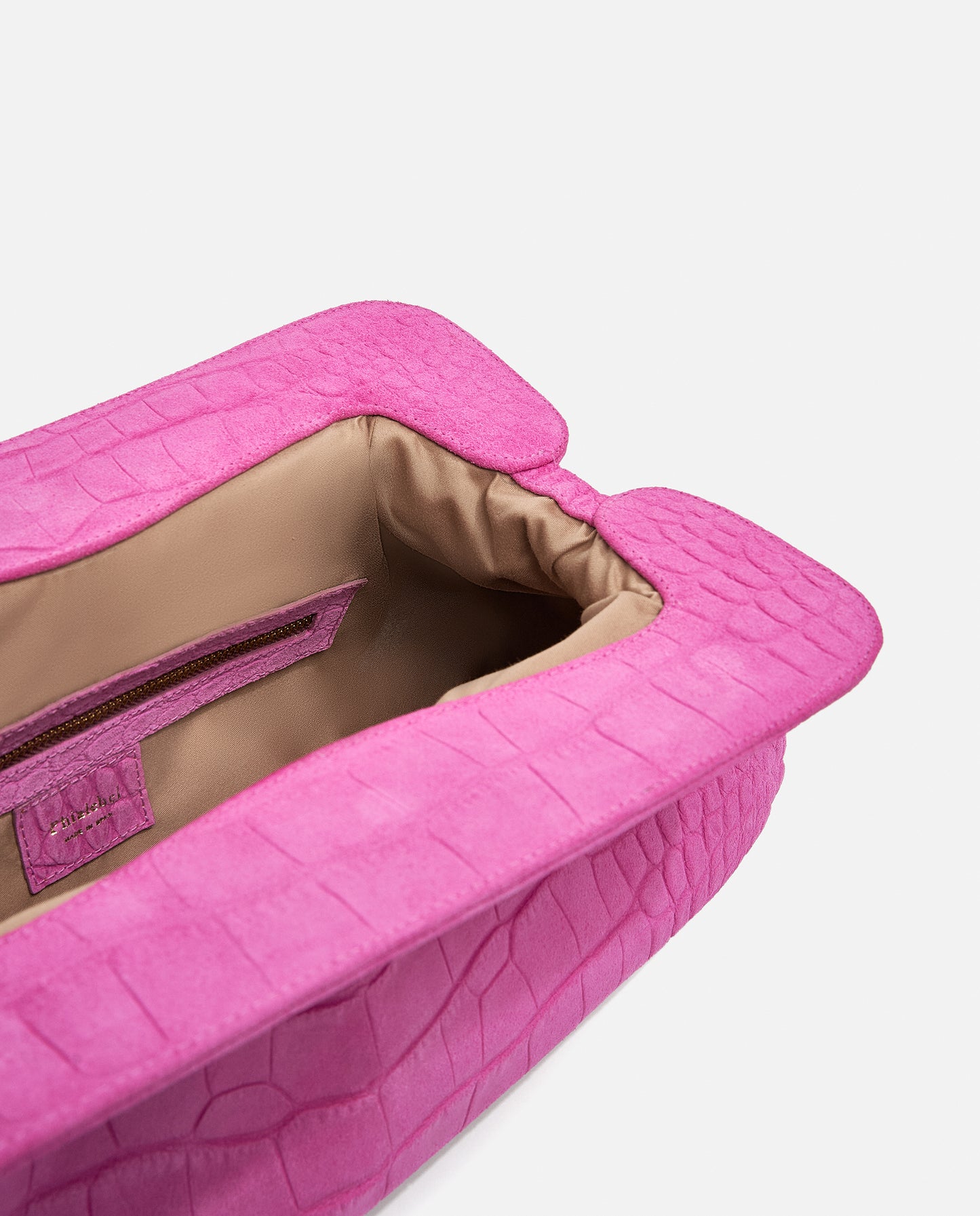 Detalle del interior de nuestro bolso de hombro rosa