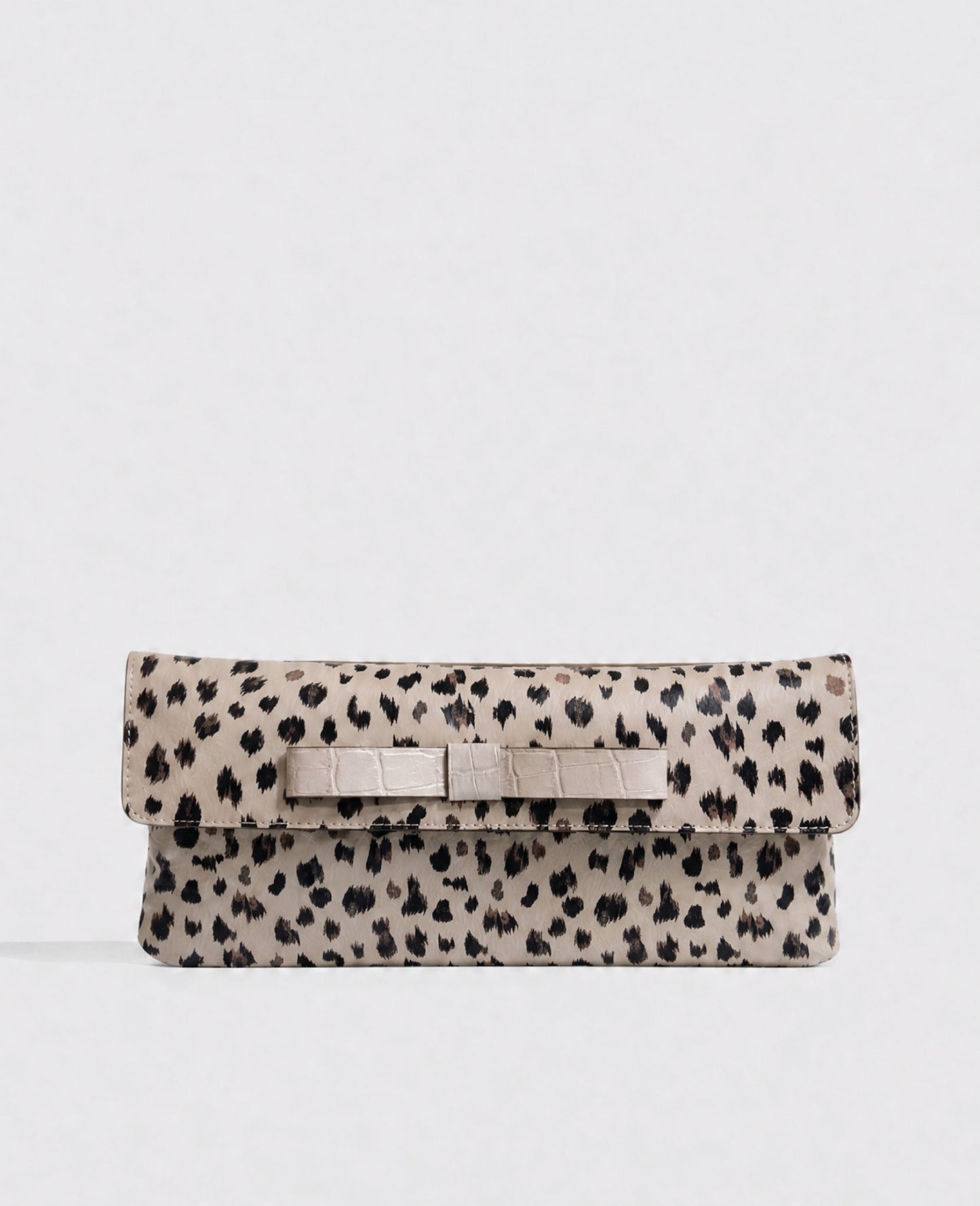 Belén Nude Leopard Leather Clutch