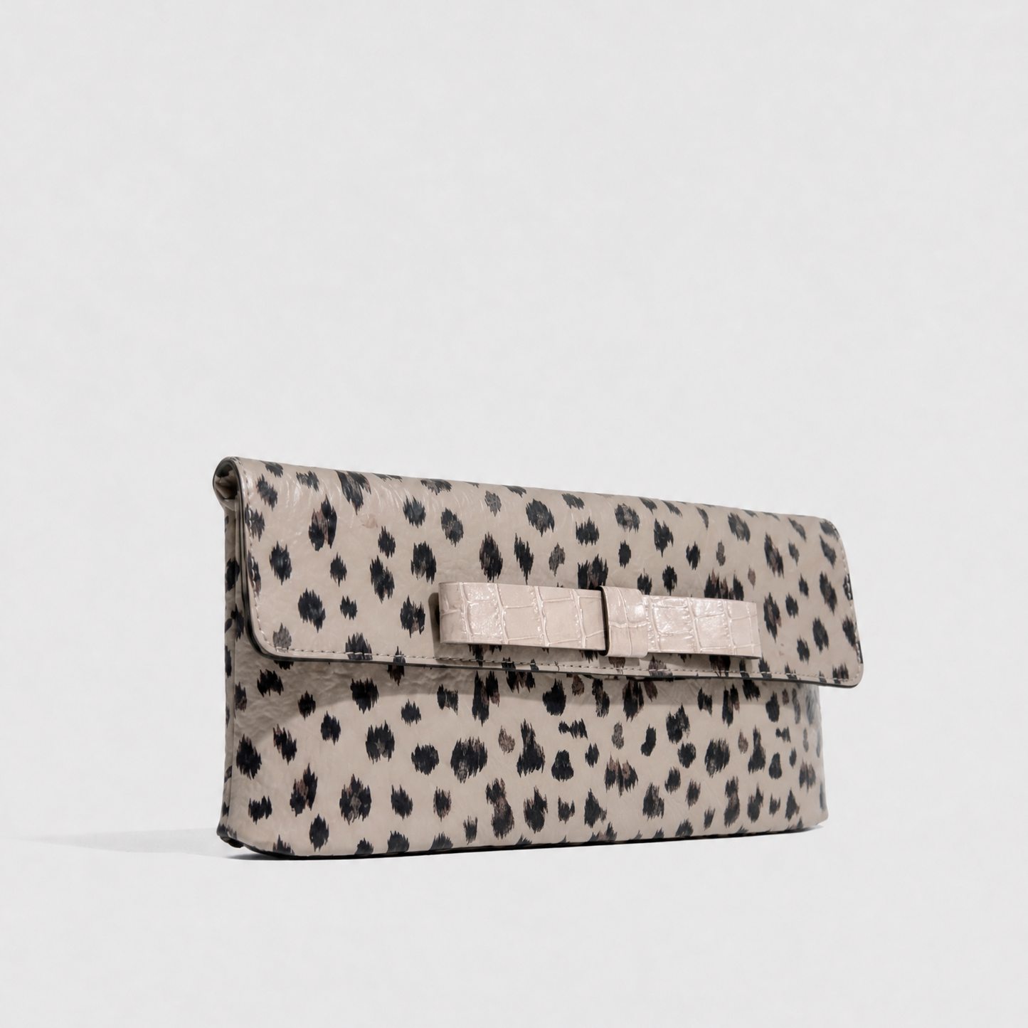 Belén Nude Leopard Leather Clutch