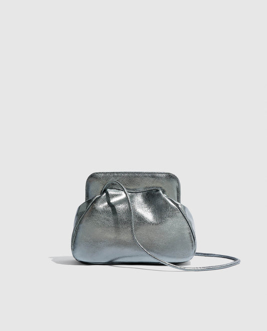 Bolso de hombro Phialebel fabricado en piel plata.