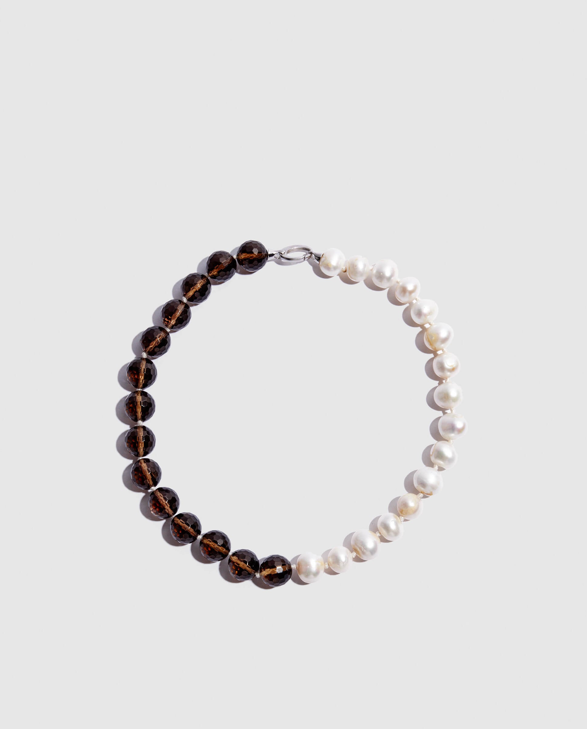 Collar de perlas y cuarzo ahumado