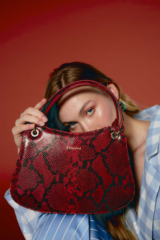 Bolsos de mano  Phialebel con  piel efecto pitón roja. hecho en España