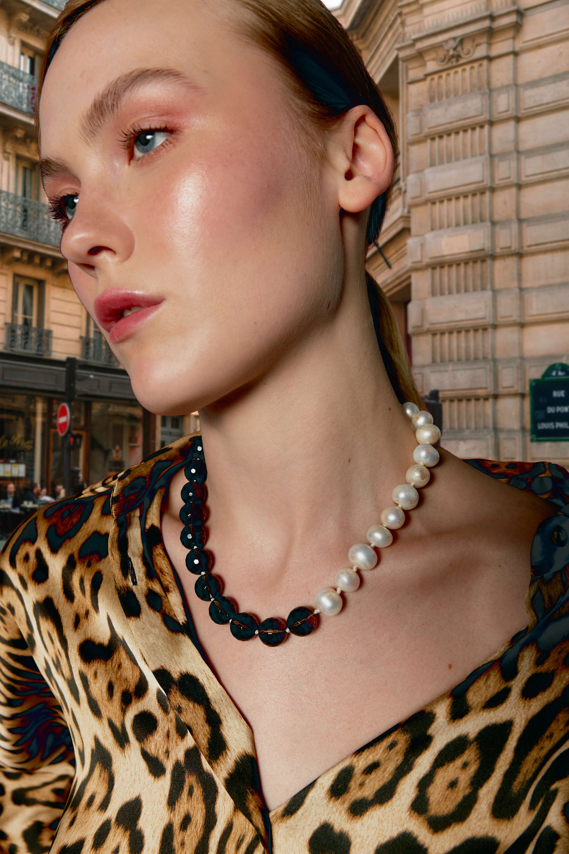 Collar de perlas y cuarzo ahumado