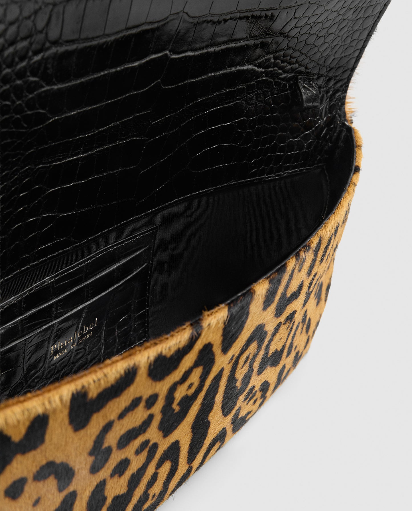 Bolso cartera de pelo vacuno con estampado de leopardo camel