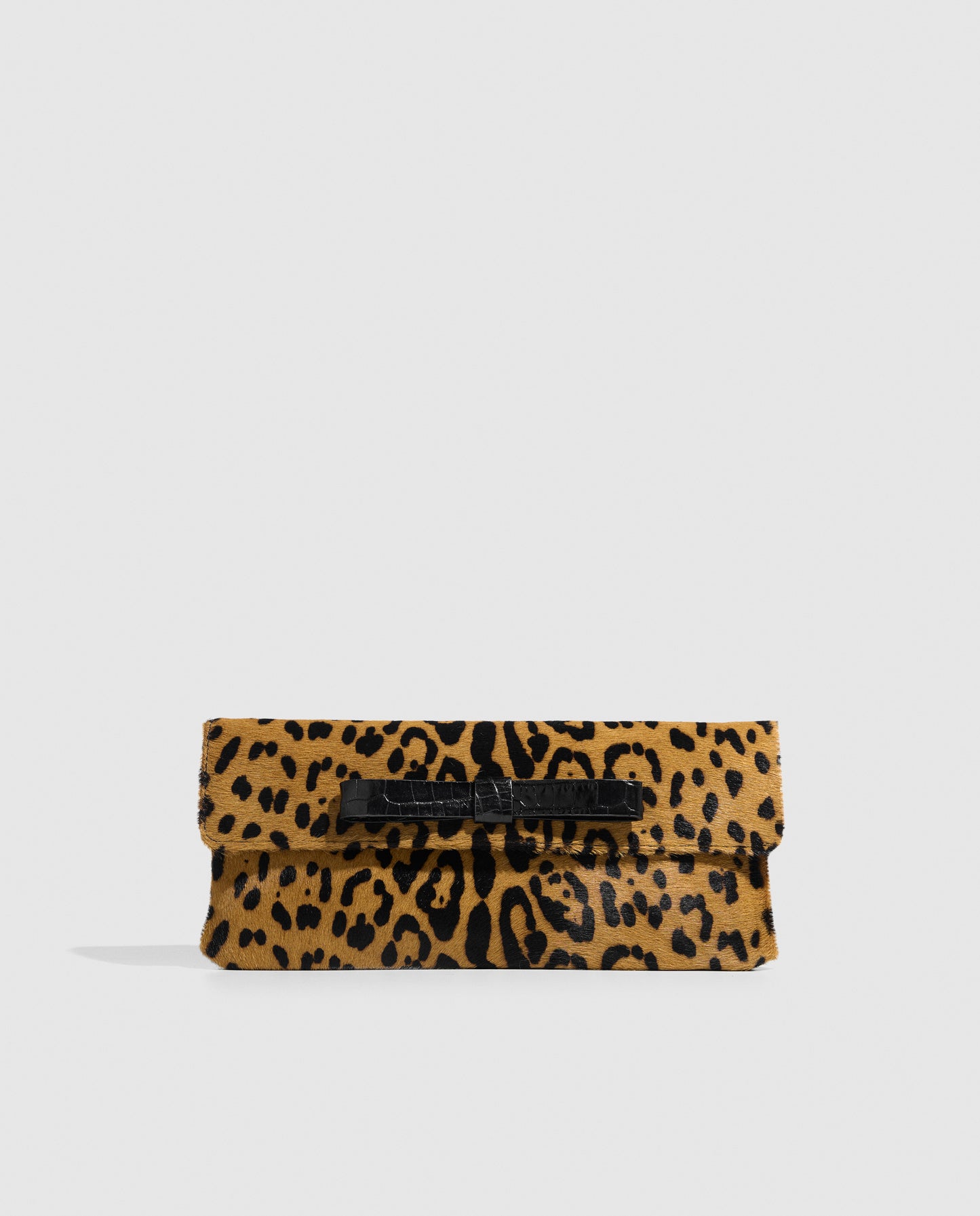 Bolso cartera de pelo vacuno con estampado de leopardo camel