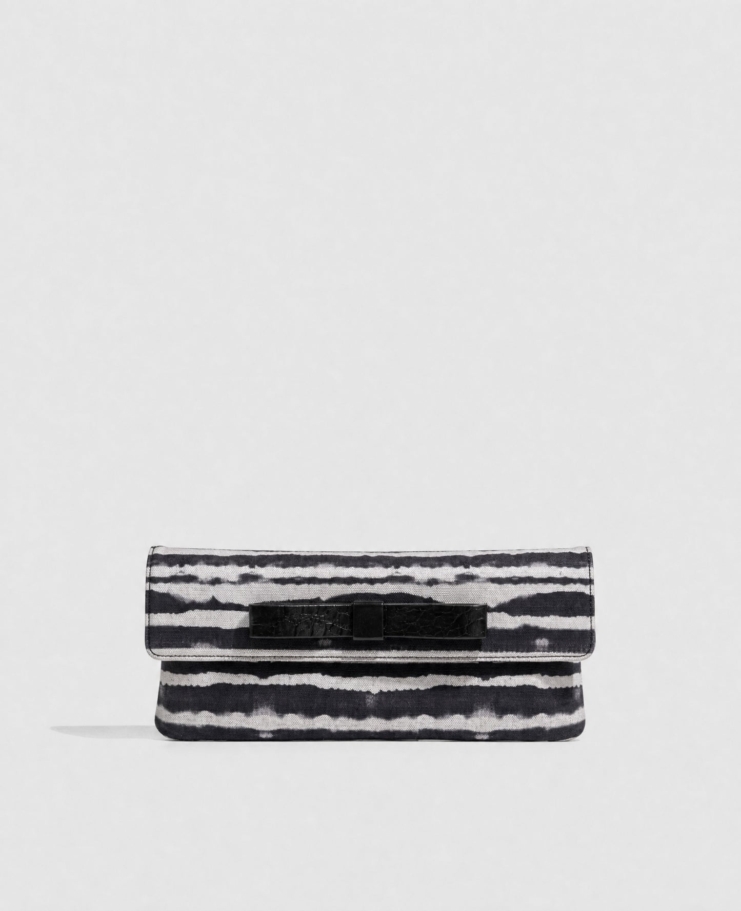 Clutch bag in black crocodile-embossed cowhide leather