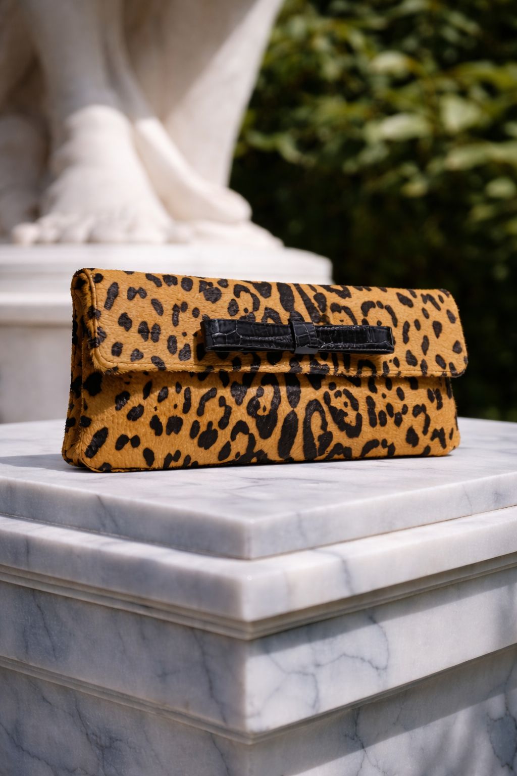 Bolso cartera de pelo vacuno con estampado de leopardo camel