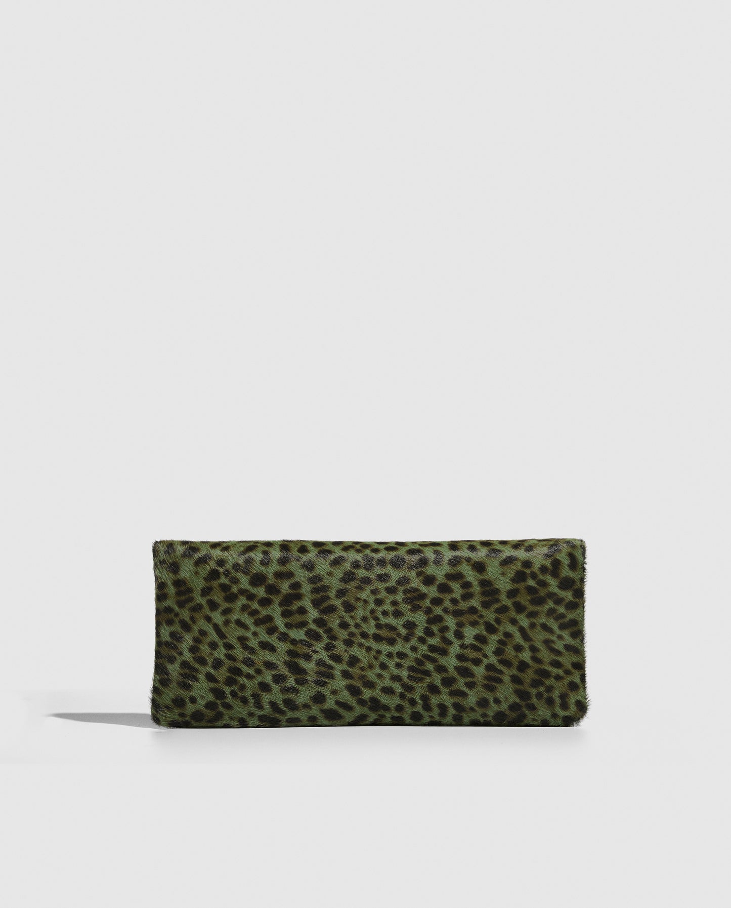 Bolso cartera de pelo vacuno con estampado de leopardo verde
