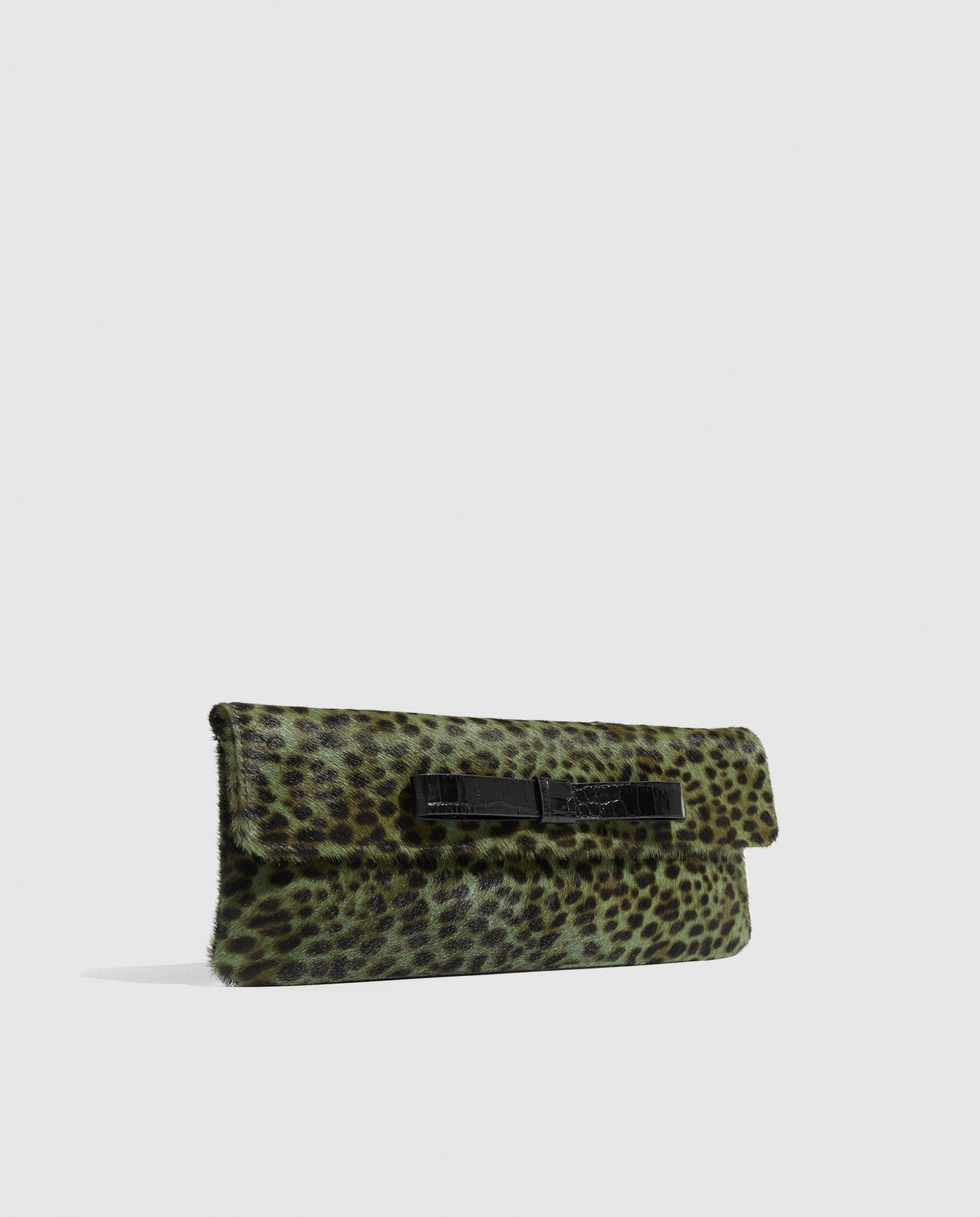 Bolso cartera de pelo vacuno con estampado de leopardo verde