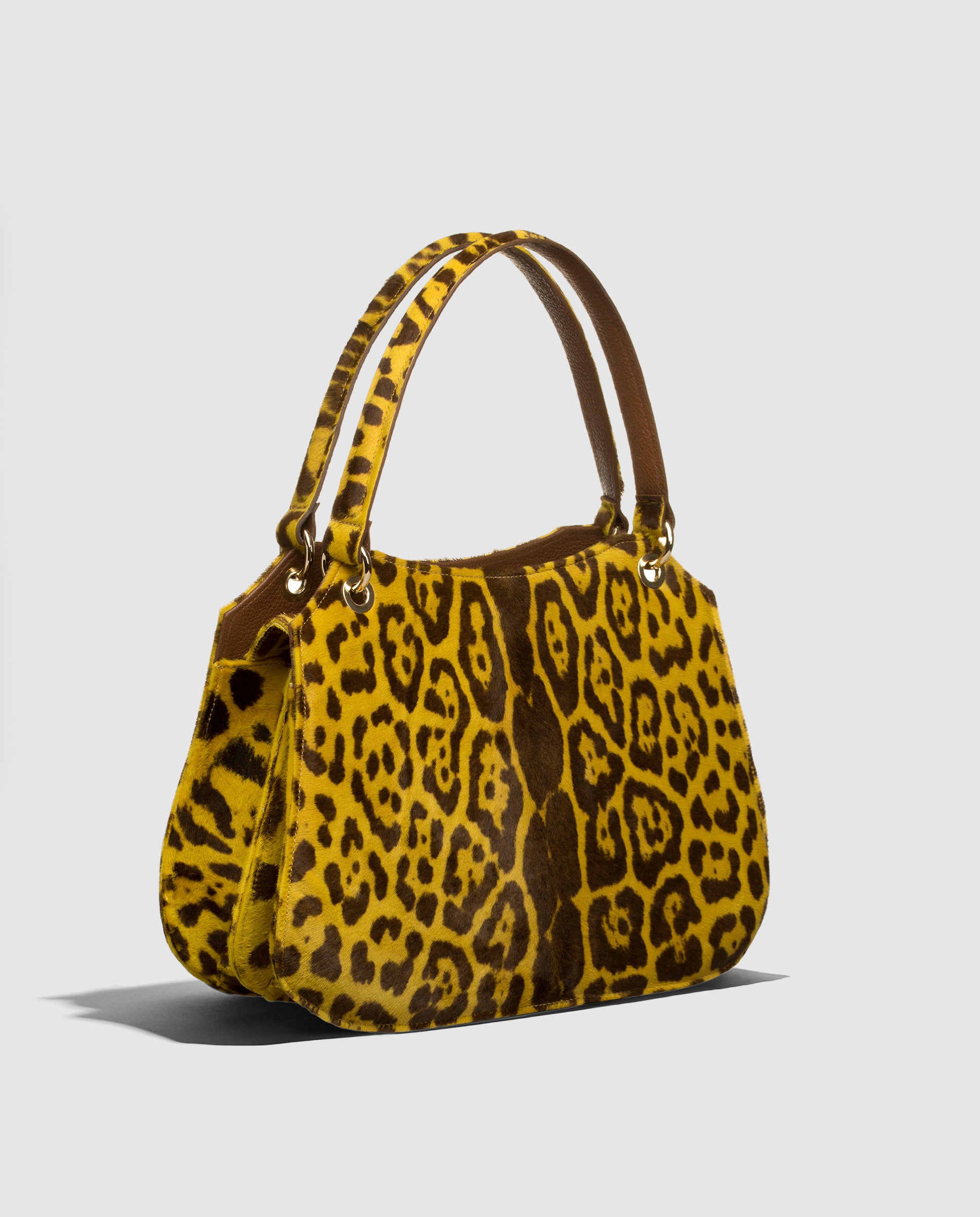 Bolso con estampado de leopardo color amarillo de perfil